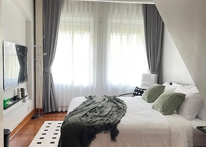 Nueng Rana 113 Unique House In Chinatown 3br 2ba * Bangkok